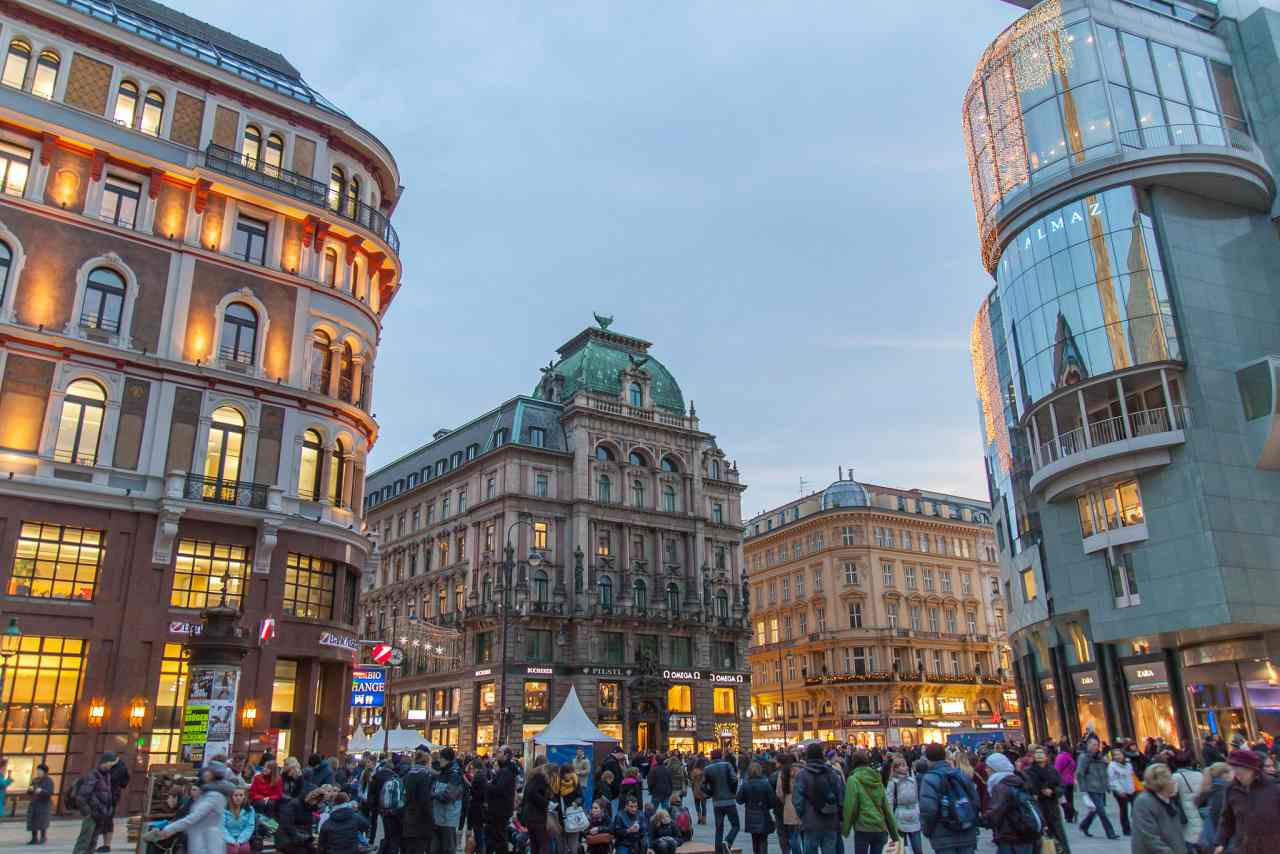 Bratislava’da Bir Gün: Müze Şoku, Dindar Kalabalıklar ve Paskalya Yumurtası Travması