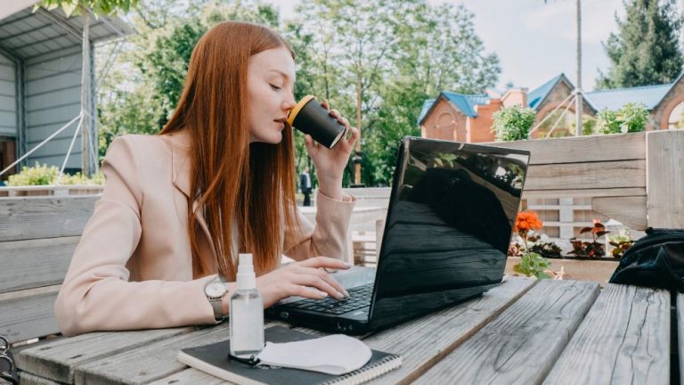 çalışma modelleri, esnek mesai, evden çalışma, iş hayatı trendleri, iş hukuku, iş ve aile dengesi, kadın istihdamı, uzaktan çalışma, yarı zamanlı çalışma, yeni nesil çalışma