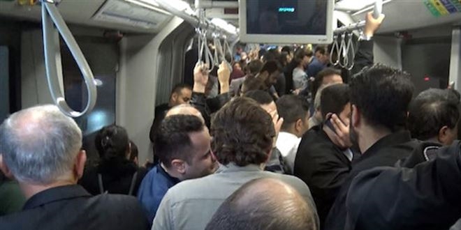 Metrobüs ve Metrobüste İnsan Manzaraları