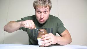 regl, adet döngüsü, erkekler regl olsaydı, kadın sağlığı, regl tabusu, toplumsal cinsiyet, feminist mizah, kadın deneyimi, regl izni, hormonlar, Gloria Steinem, mizah yazısı, blog yazısı, kadın olmak