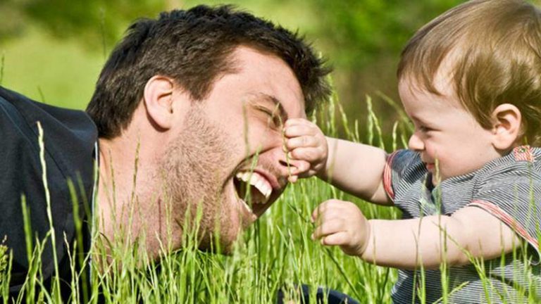 babaların sevgisi, baba sevgisi, babalık, ebeveynlik, aile bağları, çocukluk anıları, duygusal yazılar, sevgi dili